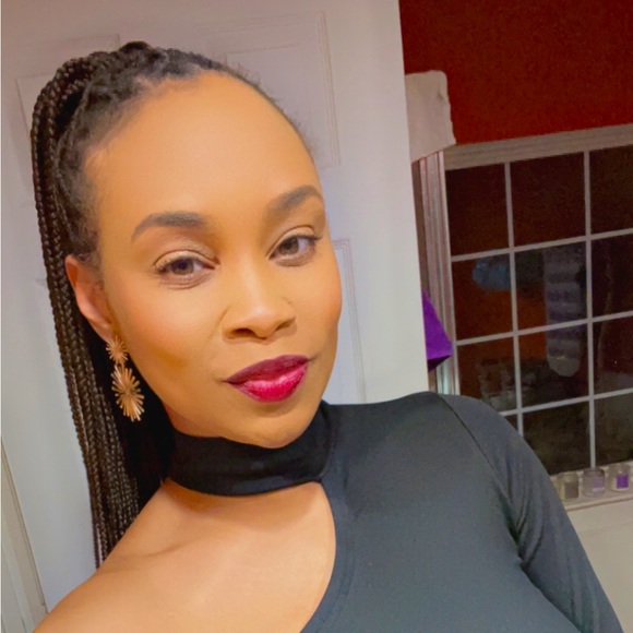 Meet your Posher, Lauren - Picture 1 of 1